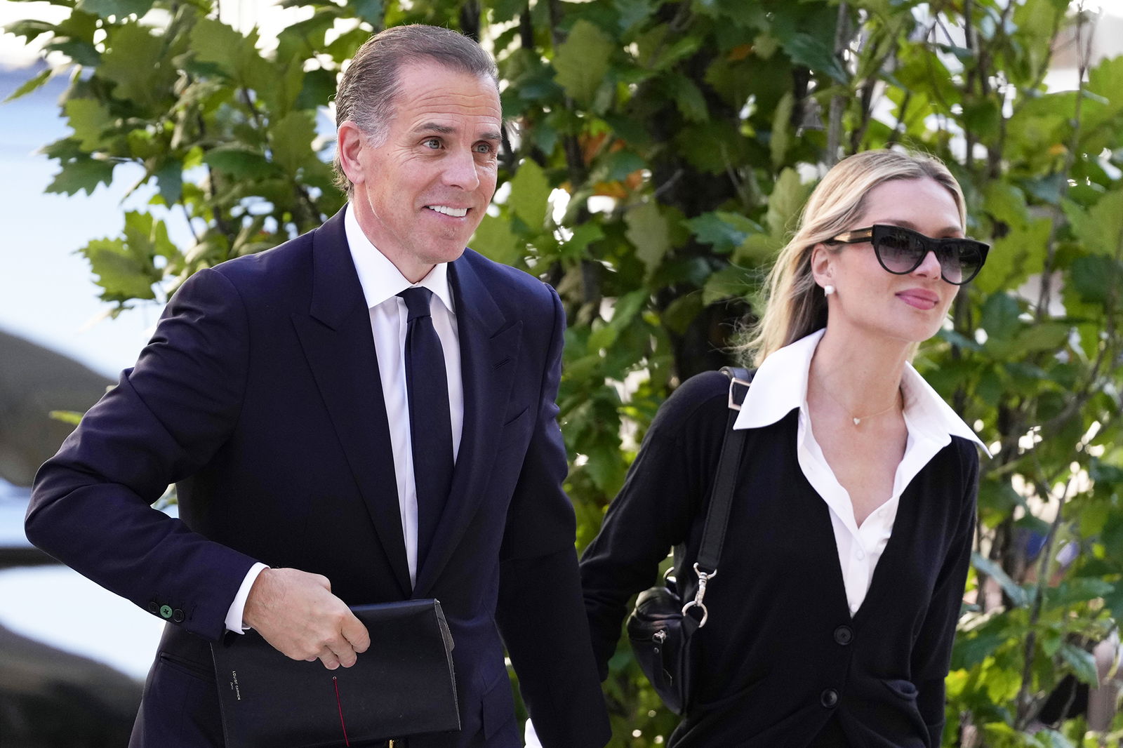 Hunter Biden arrives to federal court with his wife