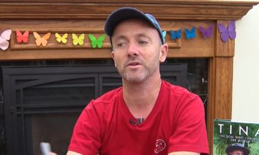 Viral dog rescuer and author Niall Harbison brought this book tour to Chicago on May 20.