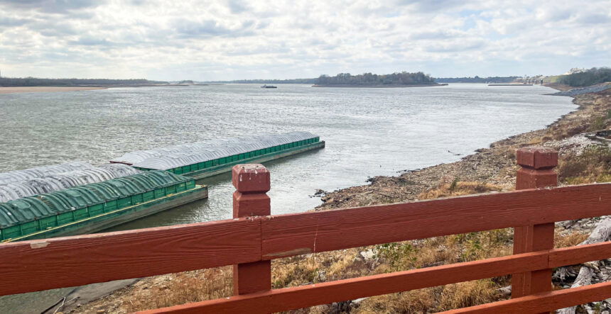 BOB FORD BARGES MISSOURI RIVER