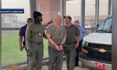 Prosecutors dropped a federal escape charge against Grant Hardin