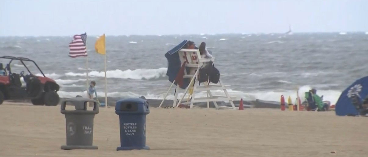 <i>WCBS/WLNY via CNN Newsource</i><br/>