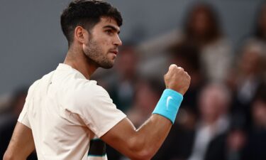 Musetti receives medical treatment against Alcaraz.