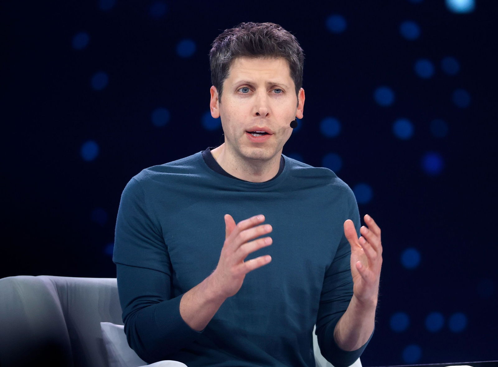 <i>Justin Sullivan/Getty Images via CNN Newsource</i><br/>Open AI CEO Sam Altman said that rival Meta is offering his employees massive signing bonuses.