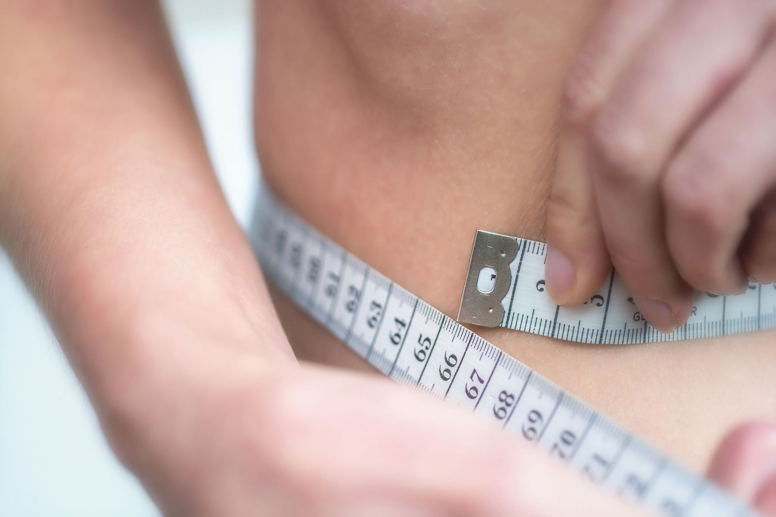 <i>Shannon Helfman via CNN Newsource</i><br/>A mild electric current is sent through the body via the feet and thumbs on this bioelectrical impedance analysis machine.