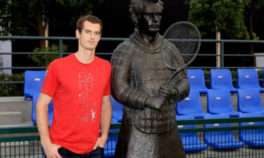 Andy Murray poses next to his terracotta warrior.