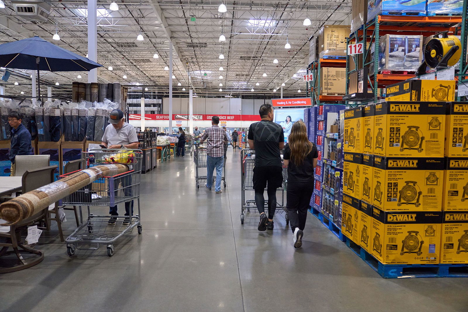 <i>Allison Dinner/EPA-EFE/Shutterstock via CNN Newsource</i><br/>Consumer spending powers two-thirds of economic growth; however