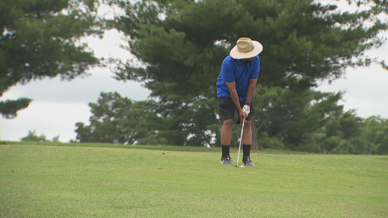 <i>Angie Dones/WTVF via CNN Newsource</i><br/>Chauncey Davis prepares to take a swing at Oak Hills Golf Course in Greenbriar.