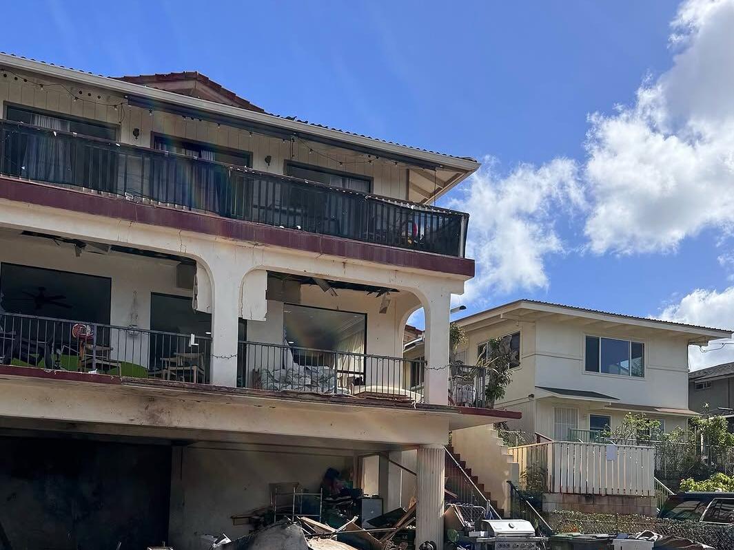<i>KITV/Office of the Governor