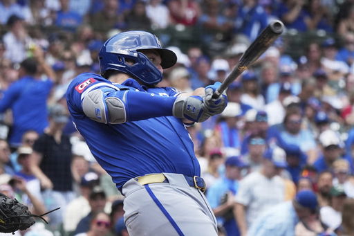 Kansas City Royals' Vinnie Pasquantino hits a two-run home run during the first inning of a baseball game against the Chicago Cubs in Chicago