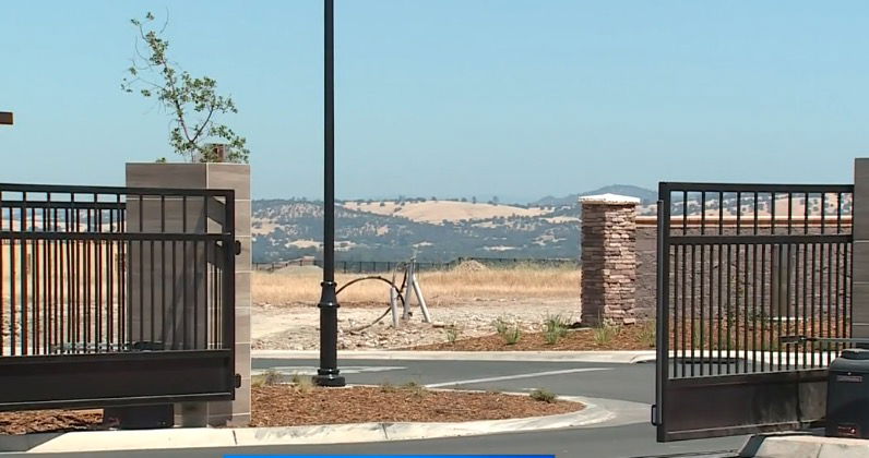 <i>KOVR via CNN Newsource</i><br/>Residents in a Lincoln neighborhood are praising the quick response of firefighters after a brush fire forced them to evacuate on the Fourth of July