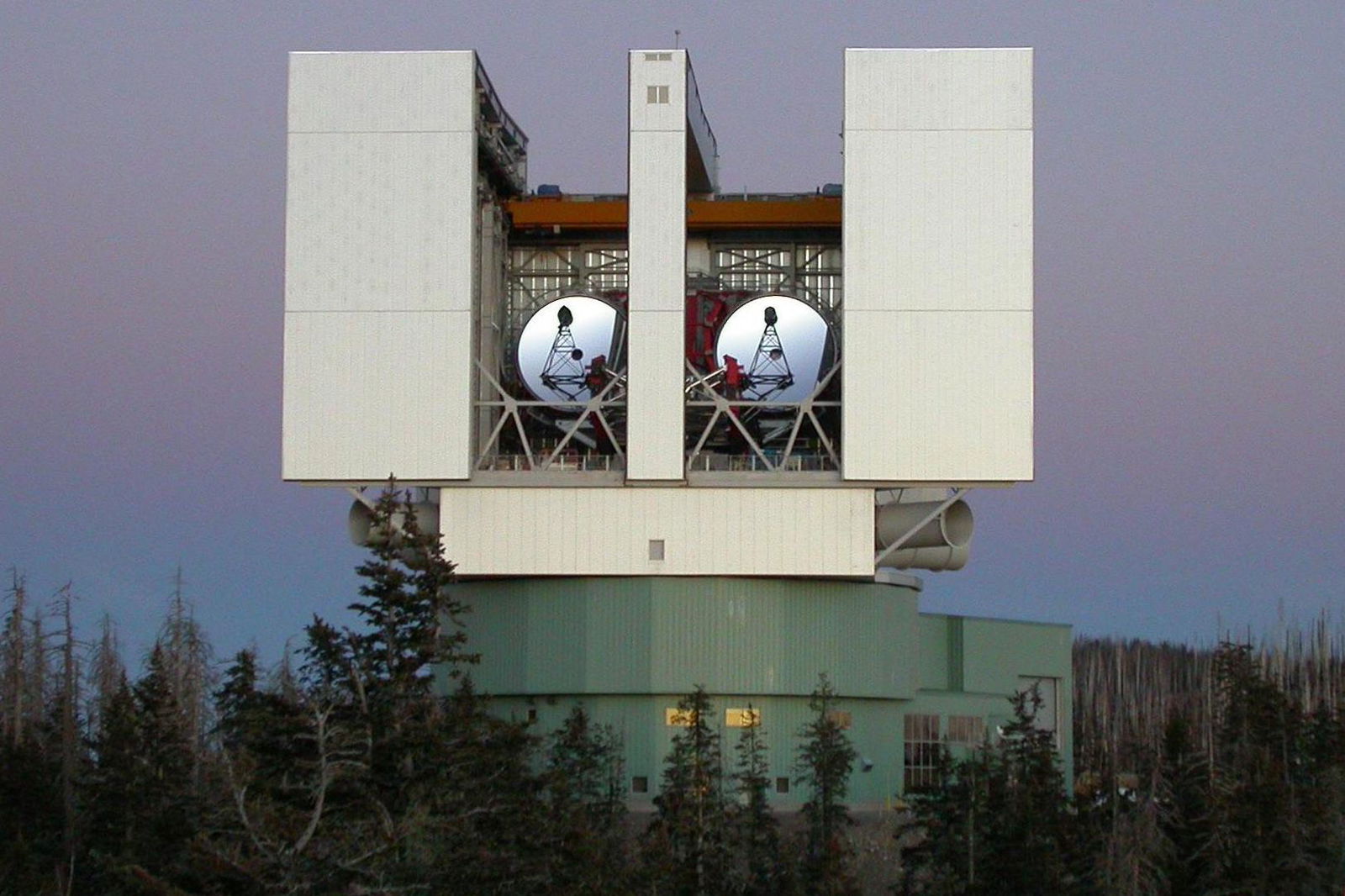 <i>C. Tortora/INSPIRE/VST/ESO/LBT via CNN Newsource</i><br/>The fossil galaxy KiDS J0842+0059 was observed with the VLT Survey Telescope (left)