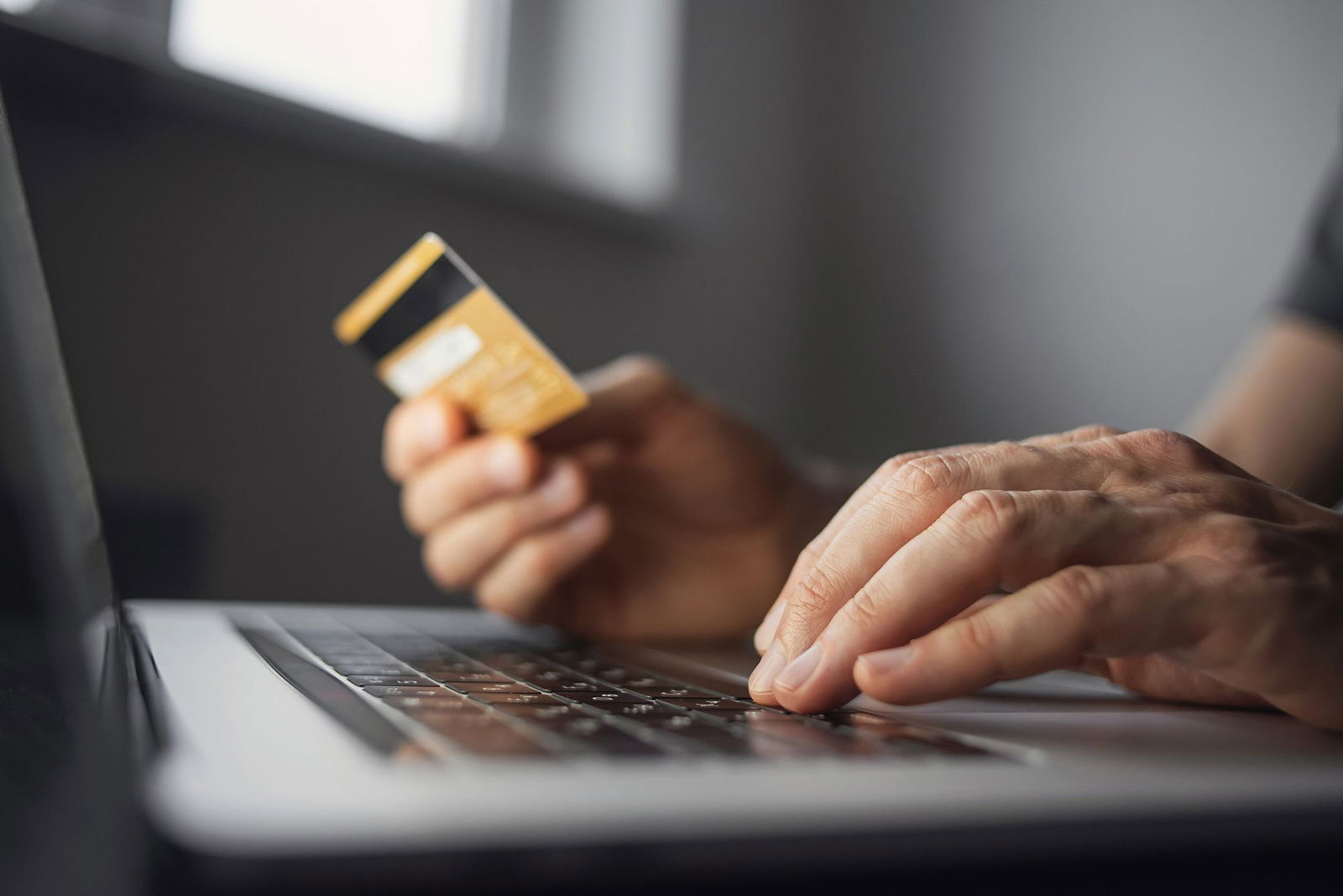 <i>Poike/iStockphoto/Getty Images via CNN Newsource</i><br/>Lenders will start using VantageScore