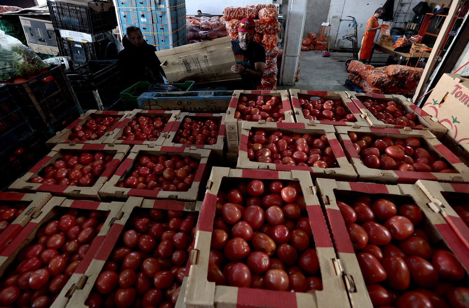 <i>Ulises Ruiz/AFP/Getty Images via CNN Newsource</i><br/>Boxes of tomatoes at the Central de Abastos market in Guadalajara