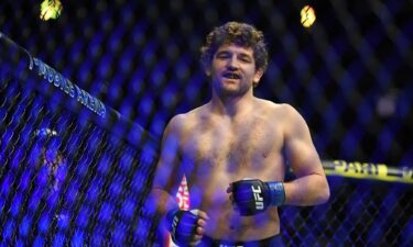 Ben Askren has undergone a double lung transplant after battling pneumonia.