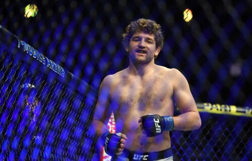 Ben Askren has undergone a double lung transplant after battling pneumonia.