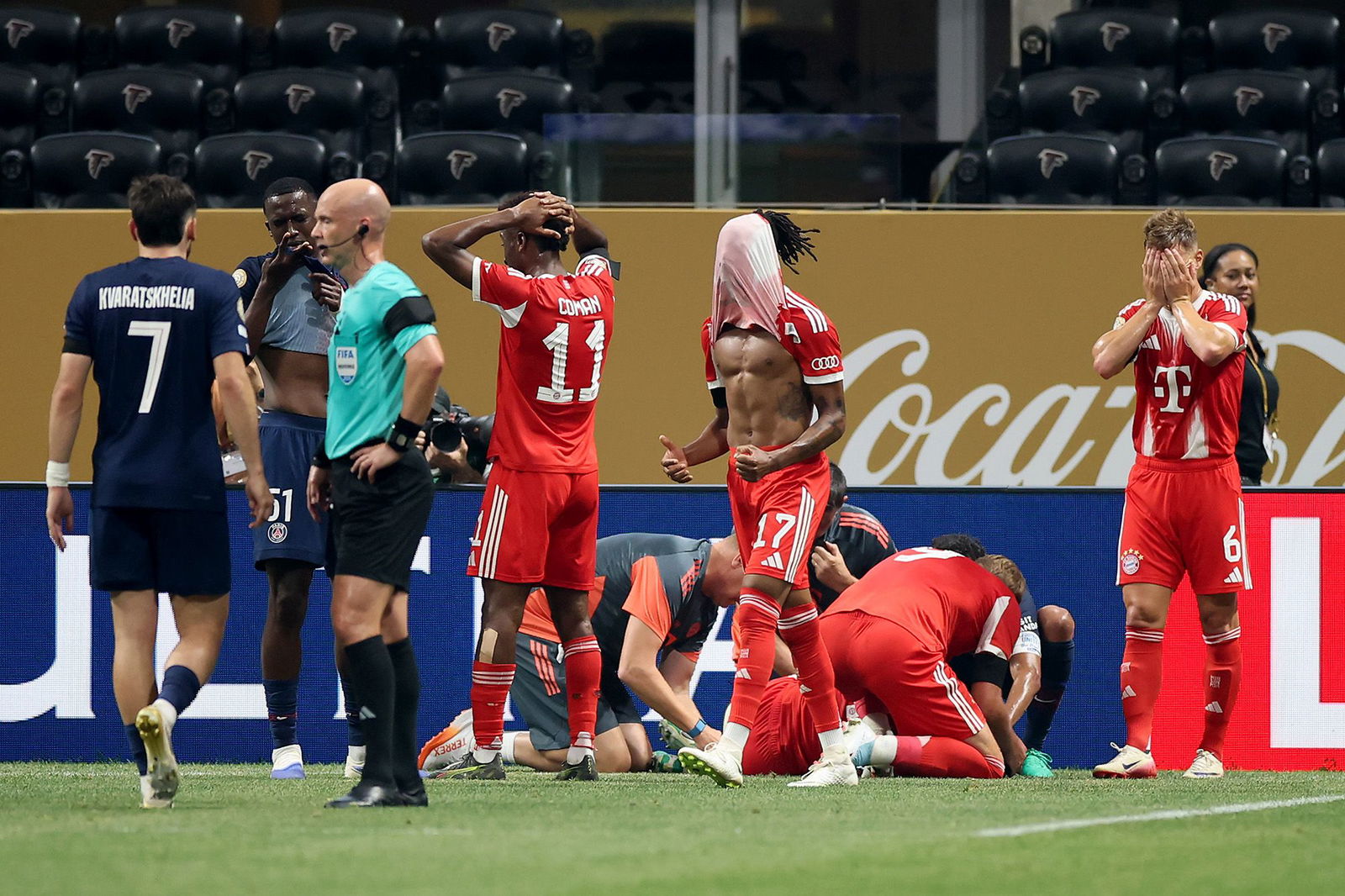 <i>Alex Grimm/Getty Images via CNN Newsource</i><br/>Bayern Munich and PSG players react to Jamal Musiala's injury.