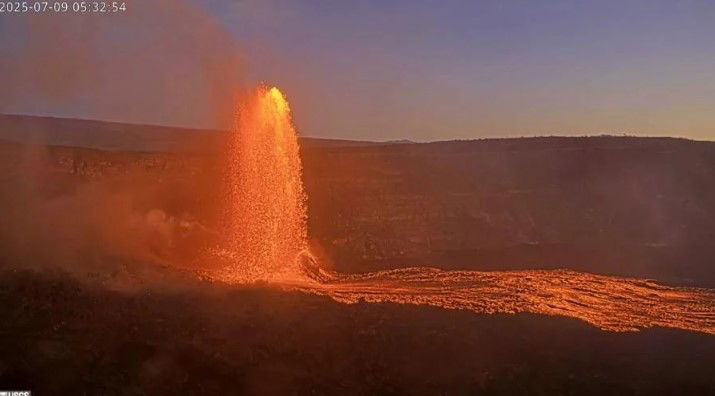 <i>USGS/KITV via CNN Newsource</i><br/>Episode 28 of the ongoing volcanic activity began at 4:10 AM on July 9th