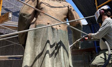 Micro-abrasive cleaning of the Albert Pike statue to remove corrosion and paint in order to review the conditions of the bronze prior to repairs