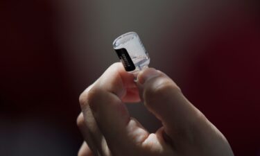 Medical staff prepare a syringe with the Pfizer-BioNTech biologic in Mexico City.  The US Health and Human Services is “winding down” its mRNA vaccine development.