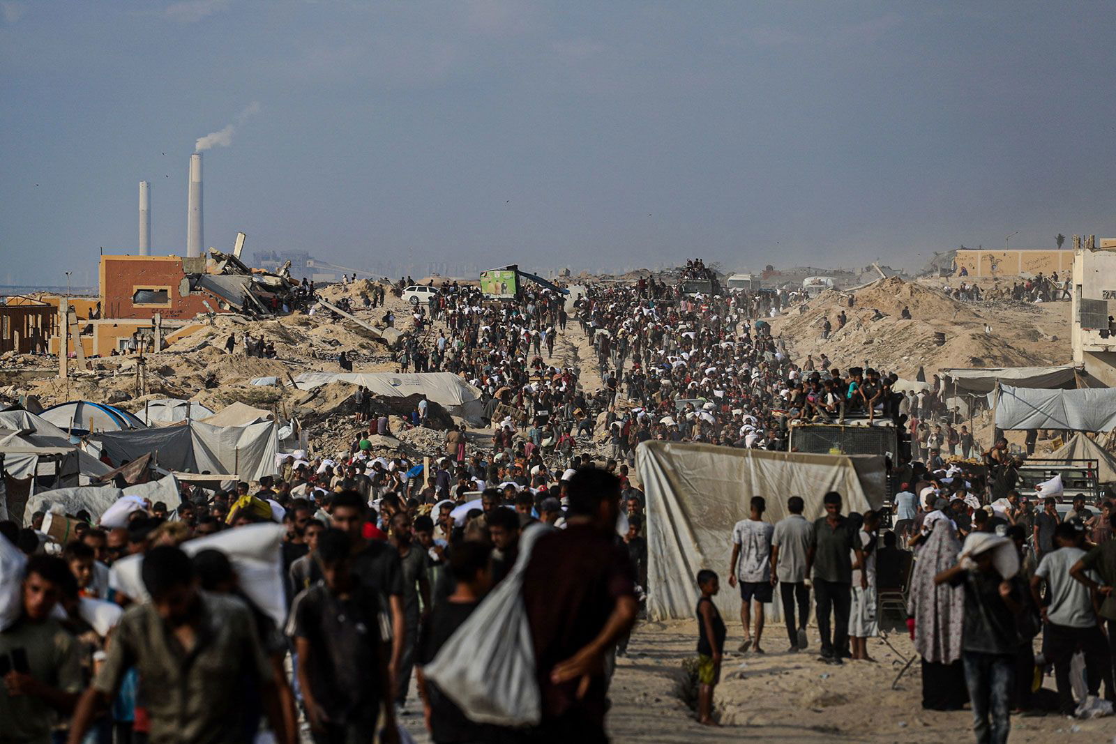 <i>Abaca Press/SIPAPRE/Sipa USA via AP via CNN Newsource</i><br/>Palestinians gather near Gaza's Zikim crossing
