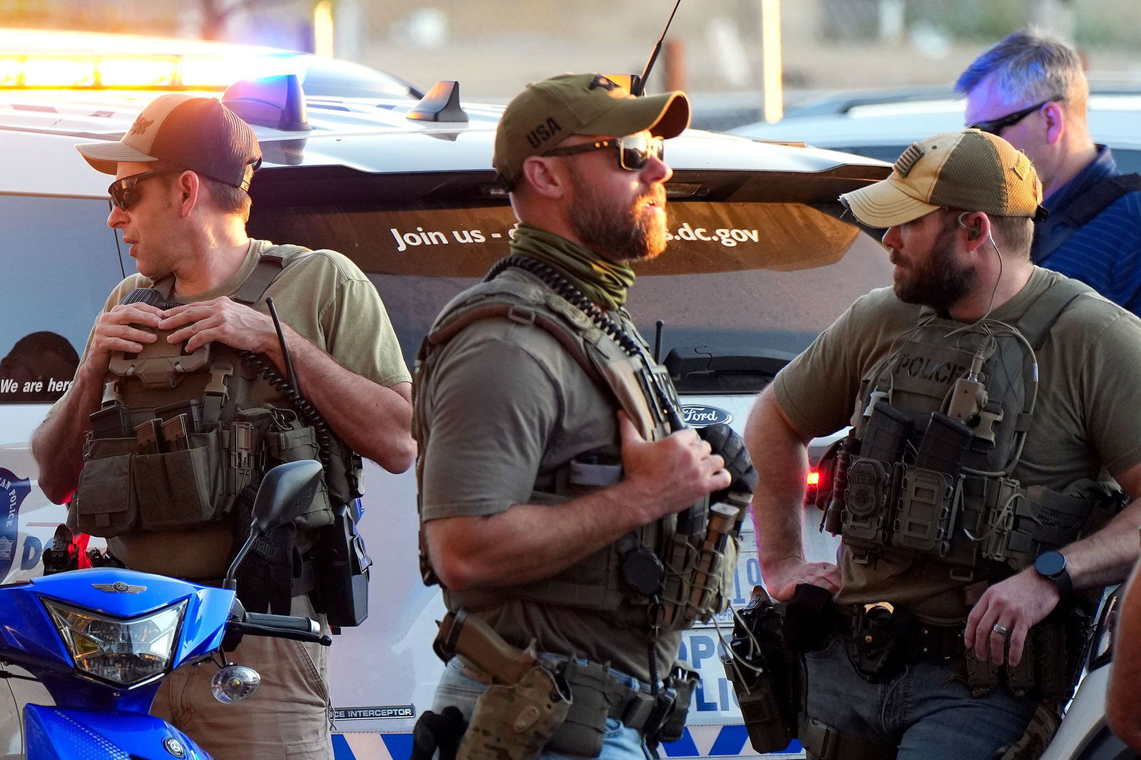 <i>Kevin Dietsch/Getty Images via CNN Newsource</i><br/>Homeland Security Investigations officers work alongside officers with the Metropolitan Police Department at a checkpoint on North Capitol Street in Washington