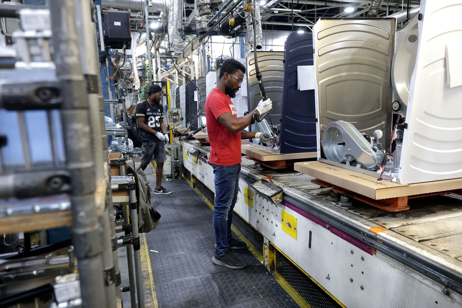 <i>Michael Hickey/Getty Images via CNN Newsource</i><br/>Workers are seen on the production line at GE Appliances on August 13 in Louisville