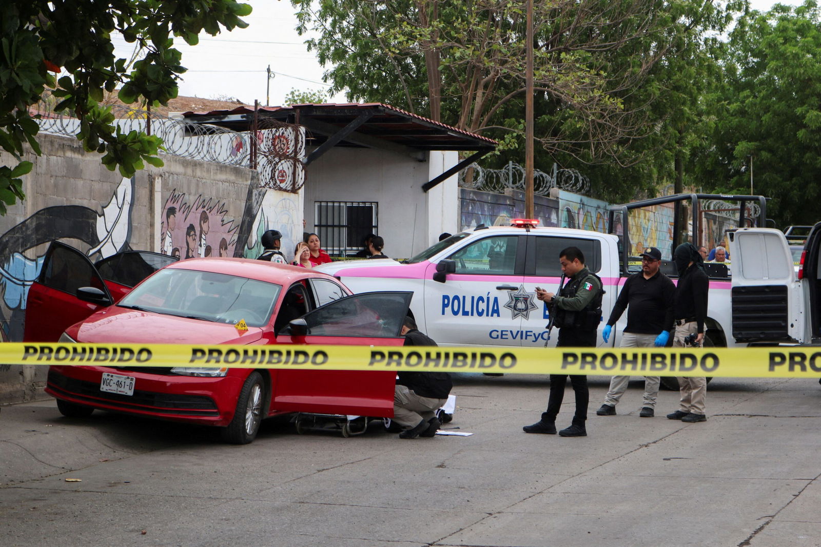 <i>Jesus Bustamante/Reuters via CNN Newsource</i><br/>Police officers work a crime scene where a man was gunned down in Culiacán