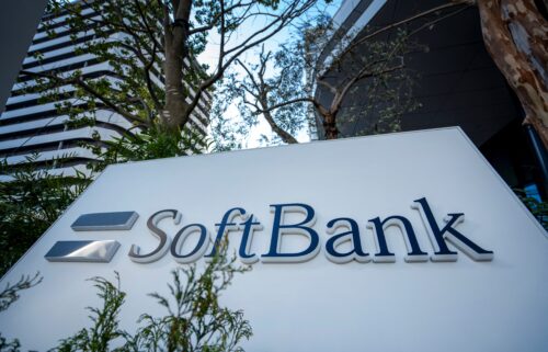 SoftBank announced it will invest in American chipmaker Intel on August 18.
