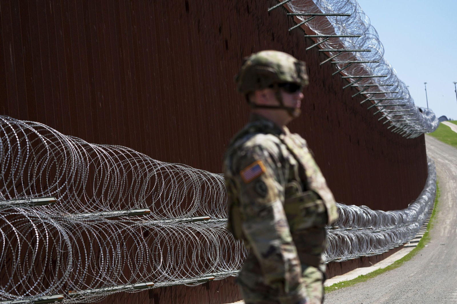 <i>Mauricio Palos/Bloomberg/Getty Images via CNN Newsource</i><br/>Razor wire at the at the border wall in Juarez