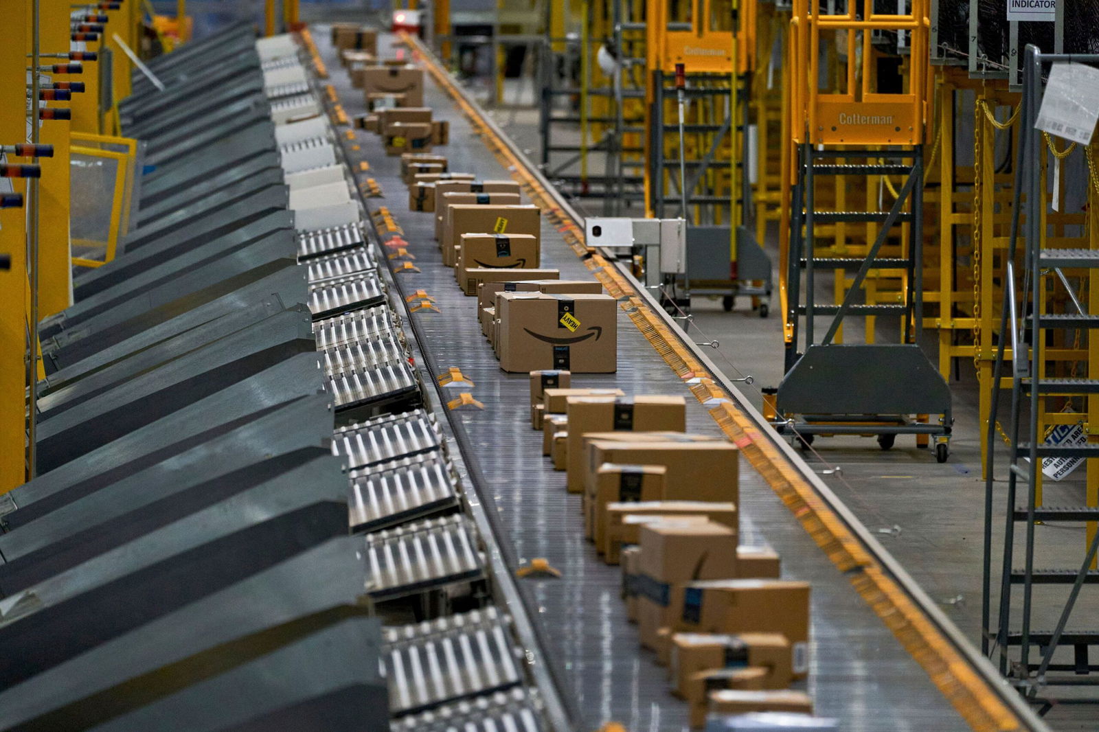 <i>Bing Guan/Bloomberg via Getty Images via CNN Newsource</i><br/>Amazon is axing 