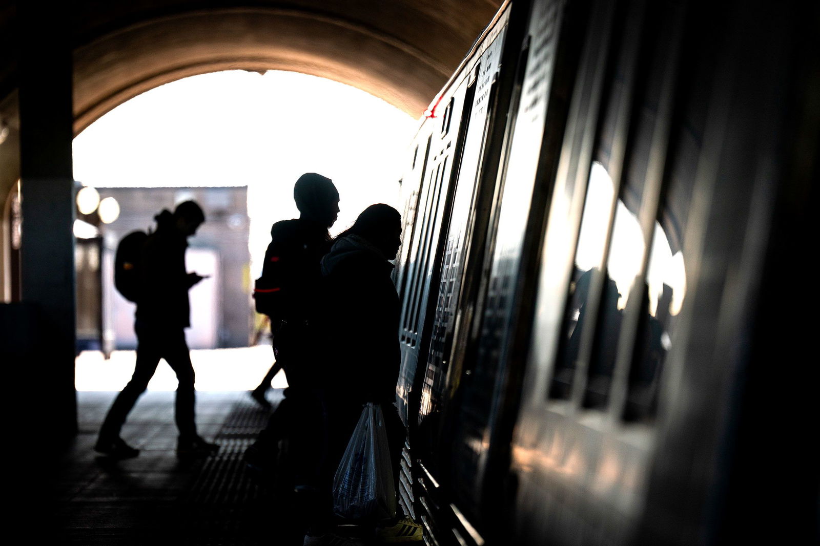 <i>Al Drago/Bloomberg/Getty Images via CNN Newsource</i><br/>Commuters at Washington